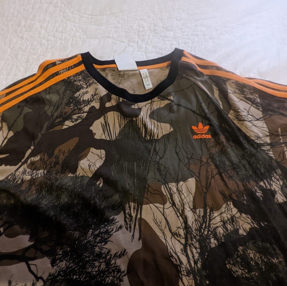 Tee shirt